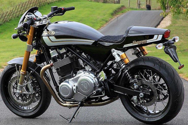 Toàn bộ các chi tiết như quây gió trước, chắn bùn, pad biển số và chắn xích đã được làm từ sợi carbon