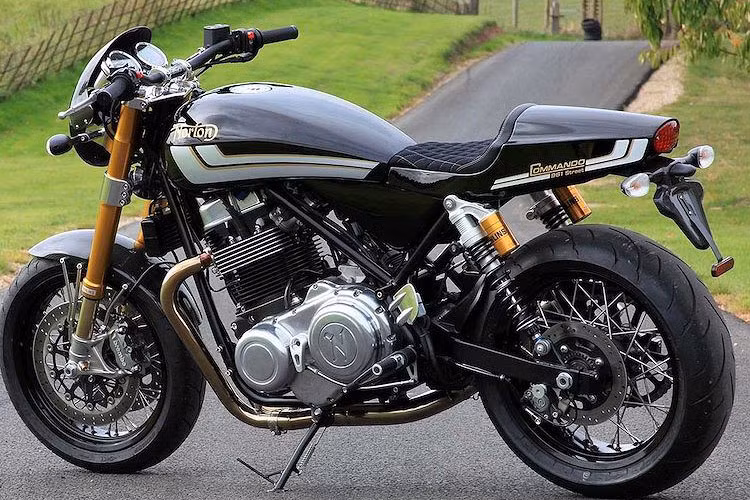 Toàn bộ các chi tiết như quây gió trước, chắn bùn, pad biển số và chắn xích đã được làm từ sợi carbon