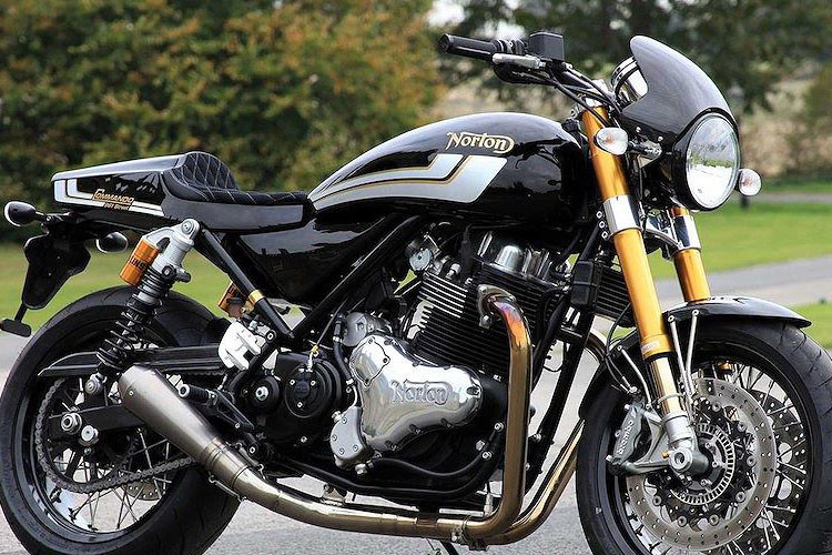 Xe môtô Norton Commando 961 Street được phát triển dựa trên nền tảng của chiếc Commando 961 Sport MkII. Sau đó được MC nổi tiếng trong Thế giới môtô là Henry Cole thiết kế lại mà không can thiệp tới khung, các hệ thống điện và thậm chí là cả dung tích bình xăng.