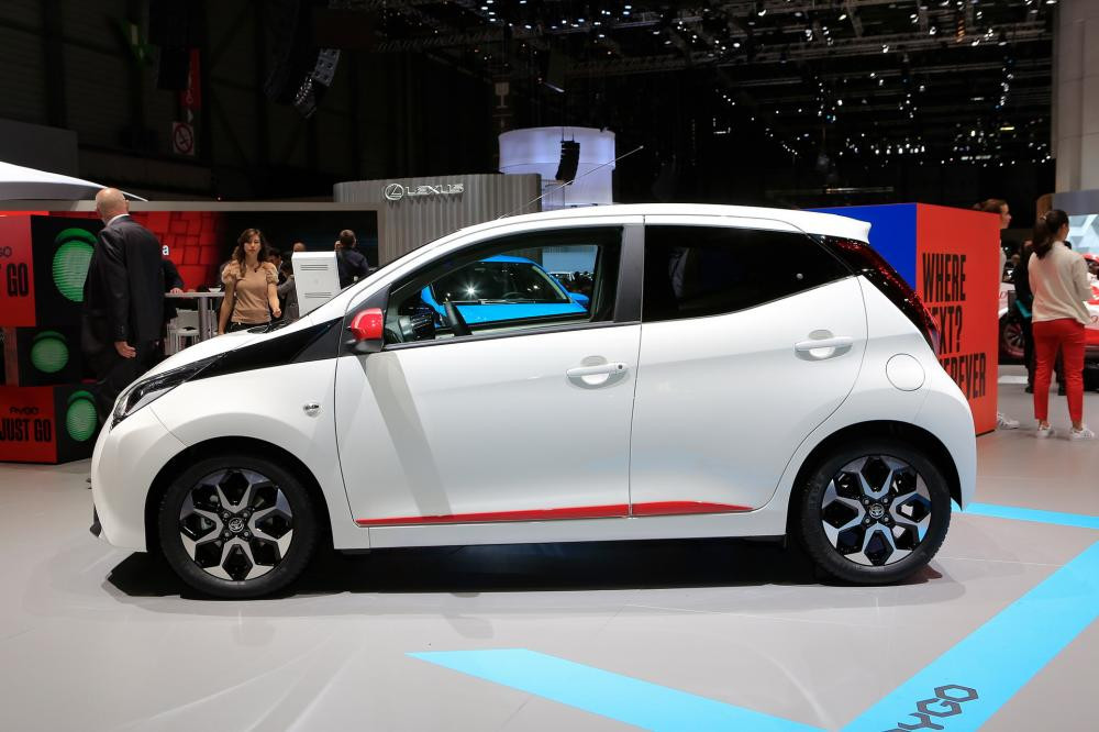 Thân xe nhỏ gọn. Toyota Aygo 2018 được trang bị bộ vành hợp kim 15 inch.