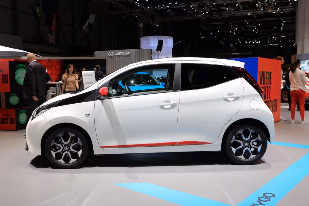 Thân xe nhỏ gọn. Toyota Aygo 2018 được trang bị bộ vành hợp kim 15 inch.