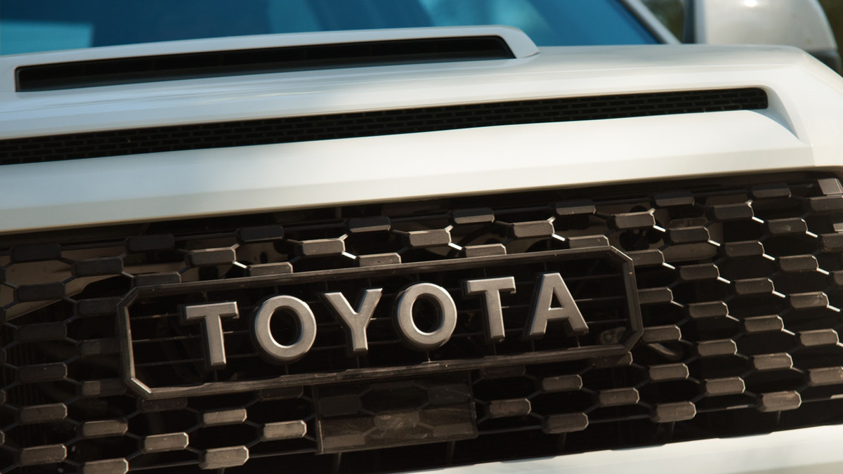 Xe có lưới tản nhiệt và đèn pha hoàn toàn mới.