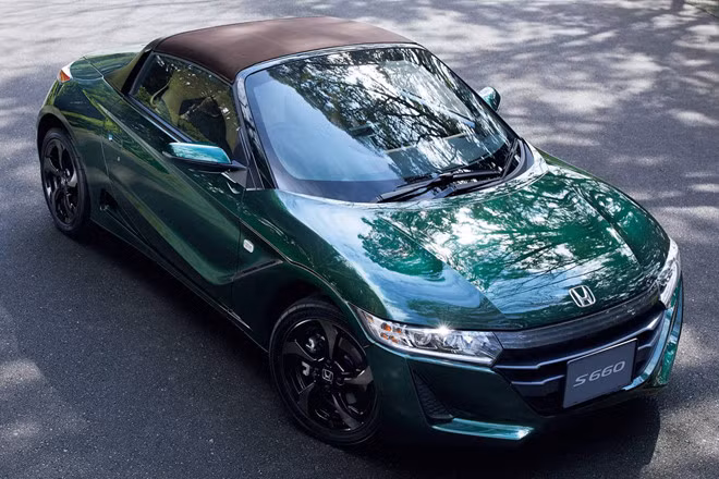 Mẫu xe thể thao mui trần cỡ nhỏ Honda S660 bản đặc biệt Trad Leather Edition sẽ chính thức ra mắt công chúng vào tháng tới tại Triển lãm Tokyo Auto Salon 2019, với mức giá từ 2.275.560 Yên, tương đương 20.500 USD (khoảng 476,4 triệu đồng).