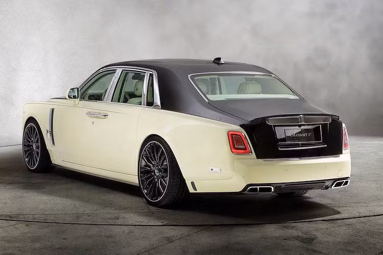 Siêu xe sang Rolls-Royce Phantom Bushukan Edition vẫn sử dụng động cơ V12 bi-turbo dung tích 6,75 lít nguyên bản. Tuy nhiên, Mansory đã điều chỉnh lại cho công suất lên tới 610 mã lực và mô men xoắn cực đại 950Nm tại 1.750 vòng/phút. Ngoài ra, một hệ thống ống pô mới cũng được trang bị cho âm thanh hay hơn, uy lực hơn.
