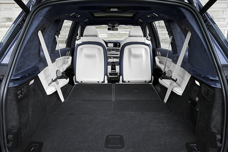 khoang hành lý có dung tích khoảng 1.376 lít và nâng lên mức 2.559 lít khi gập cả hàng ghế 2 và 3.