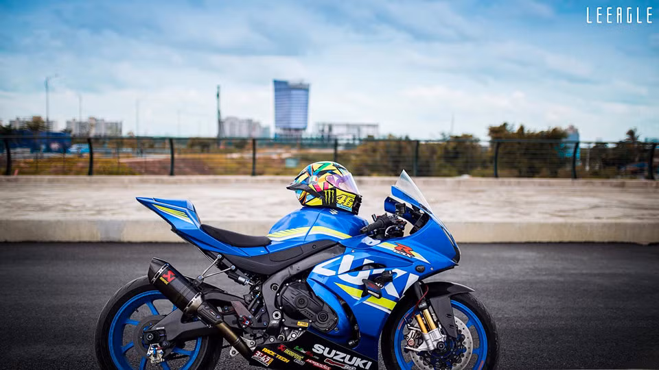 Mức giá 500 triệu đồng cho loạt phụ tùng hàng hiệu cho Suzuki GSX-R1000, như vậy có thể thấy mức độ chịu chơi của vị chủ nhân này.