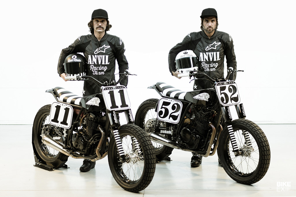 Bộ đôi môtô Suzuki và Honda độ phong cách Flat Tracker này là sản phẩm nhằm kỷ niệm niệm 20 năm tình bạn, Phonz cùng San Marco (cặp đôi nhà thiết kế phục trang môtô nổi tiếng).