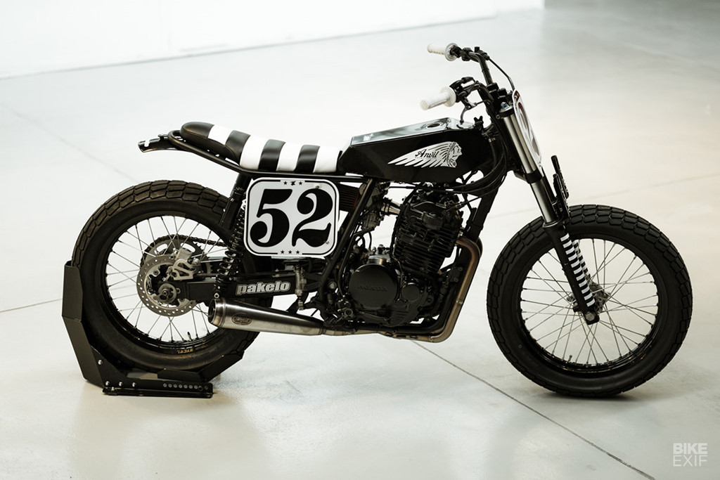 Được biết, chiếc Fat Man được tạo nên từ khung sườn mẫu XR600 1995 trong khi động cơ là đời 1991. Dung tích làm việc được tăng lên 650 cc đi kèm bình xăng con Keihin FCR 41 và lọc gió BMC