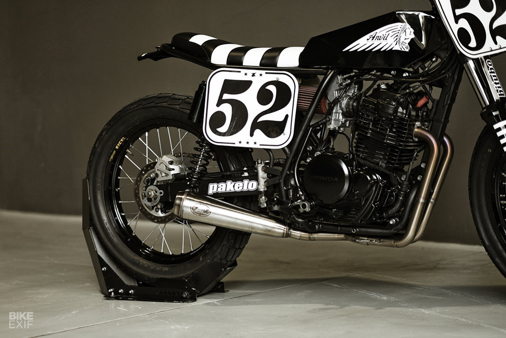 Dung tích làm việc của chiếc Fat Man 52 được tăng lên 650 cc đi kèm bình xăng con Keihin FCR 41 và lọc gió BMC.