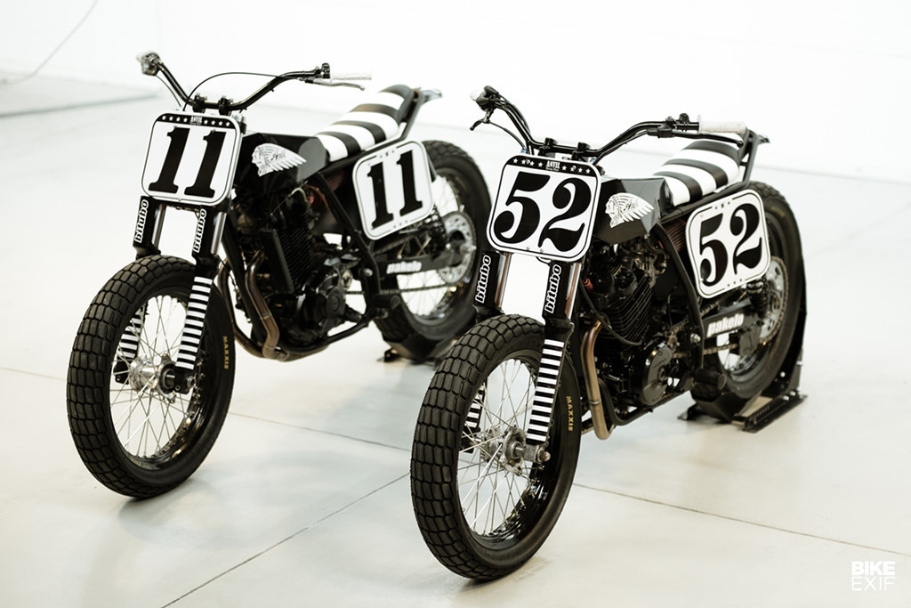 2 bản độ lần lượt là mẫu độ số 11 mang tên Little Boy là của Phonz, được chế tạo từ một chiếc xe môtô địa hình Suzuki DR600. Và... Fat Man số 52, được San Marco tạo nên từ nền tảng mẫu Honda XR600.