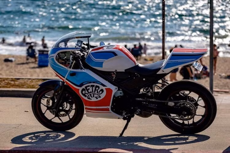 Không chỉ tạo ra sự khác biệt, cá tính, bộ vỏ này còn giúp mẫu xe môtô thể thao Yamaha R25 bỏ đi 4kg trọng lượng so với nguyên bản.