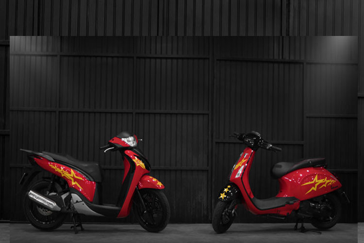Honda SH và Vespa Sprint được lên màu tem đỏ và họa tiết ngôi sao vàng giống màu quốc kỳ.