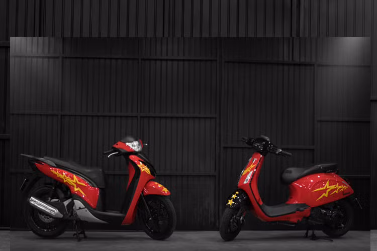 Honda SH và Vespa Sprint được lên màu tem đỏ và họa tiết ngôi sao vàng giống màu quốc kỳ.