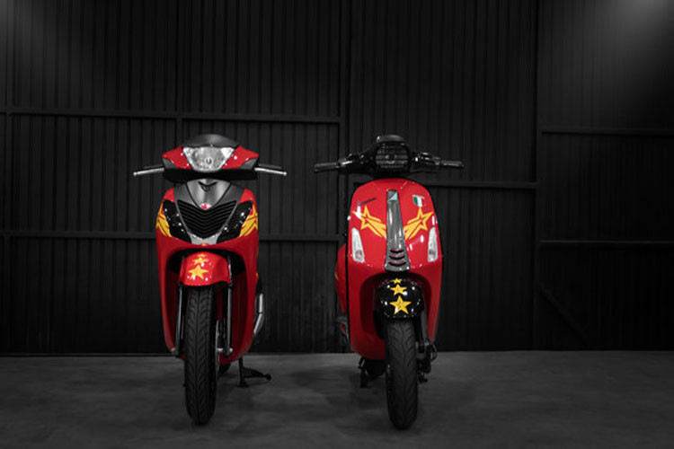 Hai mẫu xe độc đáo được một xưởng decal tại quận Tân Bình, TP.HCM thực hiện trước thềm trận Chung kết AFF Cup 2018.