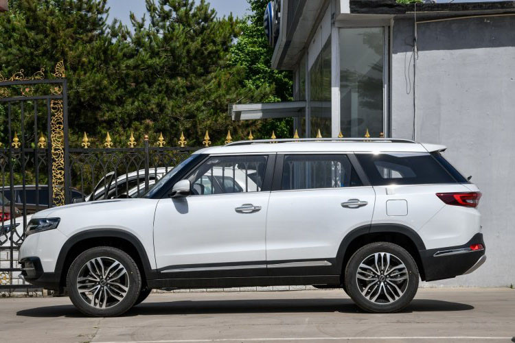 Được phát triển dựa trên cơ sở gầm bệ của mẫu xe Beijing Auto BJ20, Changhe Q7 sở hữu chiều dài 4.655 mm, rộng 1.855 mm, cao 1.720 mm và chiều dài cơ sở 2.670 mm.