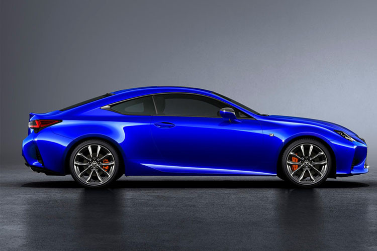 Mẫu coupe sang trọng này được bổ sung thêm một tùy chọn sơn ngoại thất Blue Vortex Metallic hoàn toàn mới, bên cạnh 10 tùy chọn sẵn có.