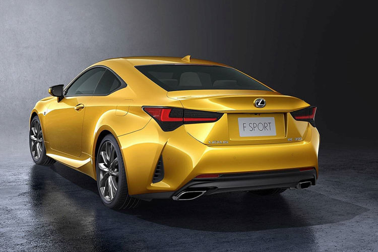 Phần đuôi xe thay đổi nằm ở việc tạo hình cụm đèn hậu hình chữ L mới năng động hơn. Các khe thông gió 2 bên góc cản sau cũng được thiết kế lại tinh tế hơn so với trước.