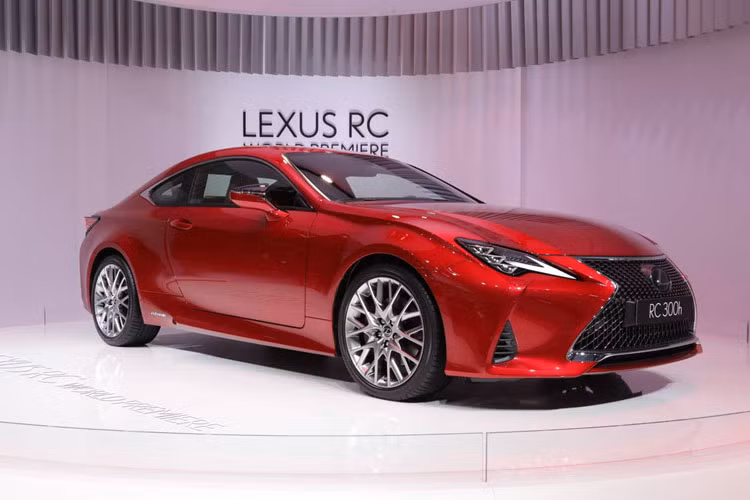  Sedan hạng sang Lexus RC 2019 trang động cơ tăng áp dung tích 2.0L với bướm ga được cải thiện độ nhạy. Giá xe hiện vẫn chưa được công bố.