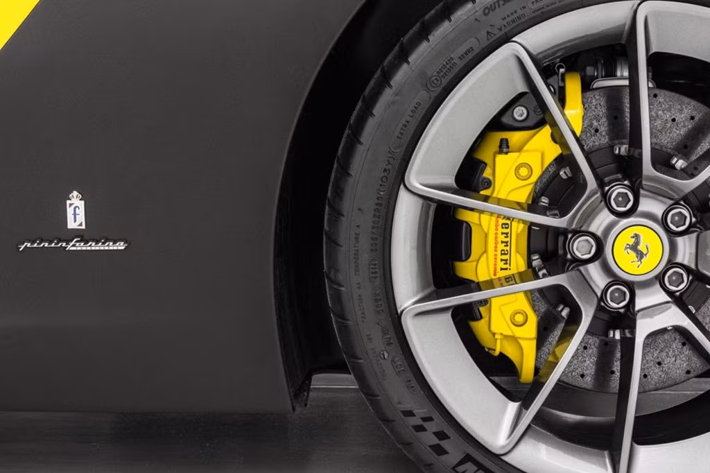 Ferrari Sergio sở hữu động cơ V8 4.5L hút khí tự nhiên có thông số tượng tự Ferrari 458 Speciale.