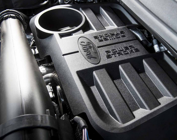 Xe được trang bị hộp số tự động 10 cấp được điều chỉnh tối ưu hóa cho động cơ mới sẽ là trang bị tiêu chuẩn. F-150 Power Stroke V6 sẽ có hai lựa chọn hệ dẫn động 1 cầu (4x2) và 2 cầu (4x4) trên các phiên bản: Lariat, King Ranch và Platinum SuperCrew.