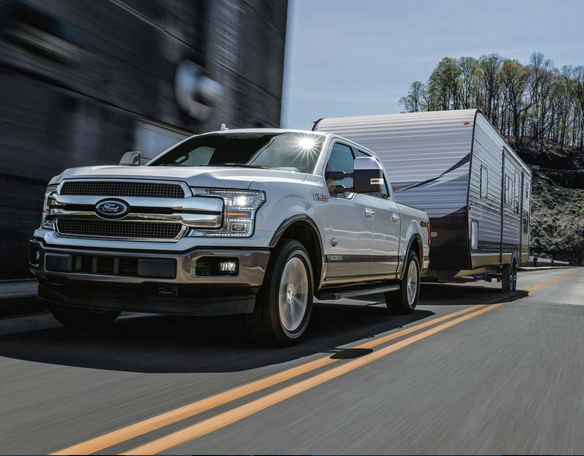 Hãng xe Mỹ Ford vừa cho ra mắt mẫu siêu bán tải Ford F-150 2018 phiên bản động cơ dầu V6 3.0L Power Stroke. Theo giới thiệu mẫu bán tải mới này có mức tiêu thụ nhiên liệu thấp và sức kéo hơn các đối thủ như Ram 1500.