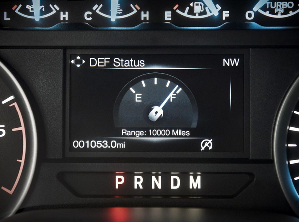 Cụm đồng hồ điều khiển của xe.