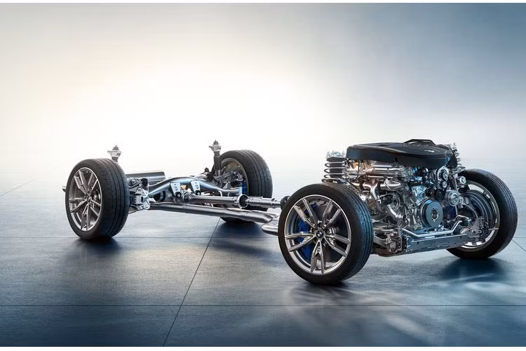 Đây là chiếc BMW 3 Series mạnh nhất - chỉ thua M3, tuy nhiên ở thế hệ mới, mô-men xoắn của M340i lại giảm một chút so với mẫu xe tiền nhiệm. BMW cho biết M340i mới chỉ cần 4,2 giây để tăng tốc từ 0 - 96 km/h, tốc độ tối đa có thể vẫn ở mức 249 km/h.