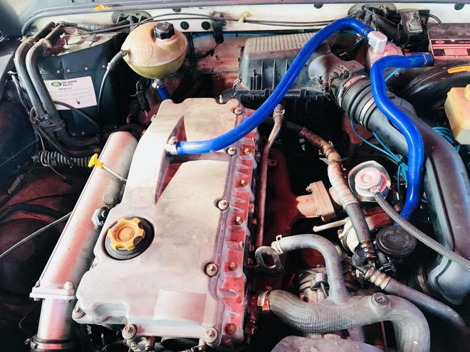 Động cơ diesel 2,2 lít 4 xi-lanh tăng áp cho công suất gần 90 kw (120) mã lực ở vòng tua máy 3.500 vòng/phút, mô-men xoắn cực đại 360 Nm ở ngay vòng tua 2.000 vòng/phút. Hộp số tự động 6 cấp cho khả năng off-road đỉnh cao vẫn được giữ nguyên.