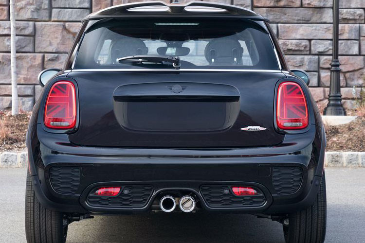 Cận cảnh thiết kế đuôi xe.