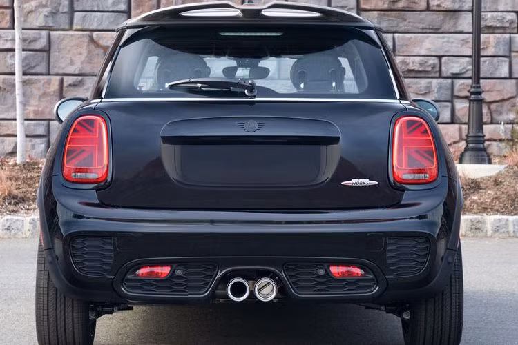 Cận cảnh thiết kế đuôi xe.