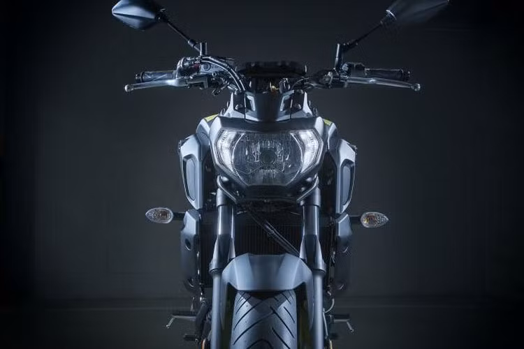 Yamaha MT-07 2019 được mệnh danh là quái thú bóng đêm bởi nó sở hữu thiết kế mạnh mẽ cùng động cơ bền bỉ với công suất tối đa 73,7 mã lực tại 9.000 vòng/phút và mô-men xoắn cực đại 68 Nm tại 6.500 vòng/phút. Đi kèm với đó là loại hộp số 6 cấp.