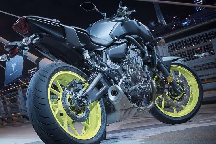 Yamaha MT-07 2019 sở hữu một số nâng cấp như hệ thống treo được cải tiến và hệ thống đèn chiếu sáng công nghệ LED