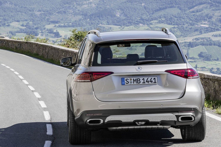 Nếu chuyển sang chế độ off-road, công nghệ này sẽ điều chỉnh giảm chấn làm thay đổi lực ép của mặt đất lên lốp xe, từ đó làm tăng lực bám, giúp xe dễ dàng vượt qua địa hình hiểm trở.