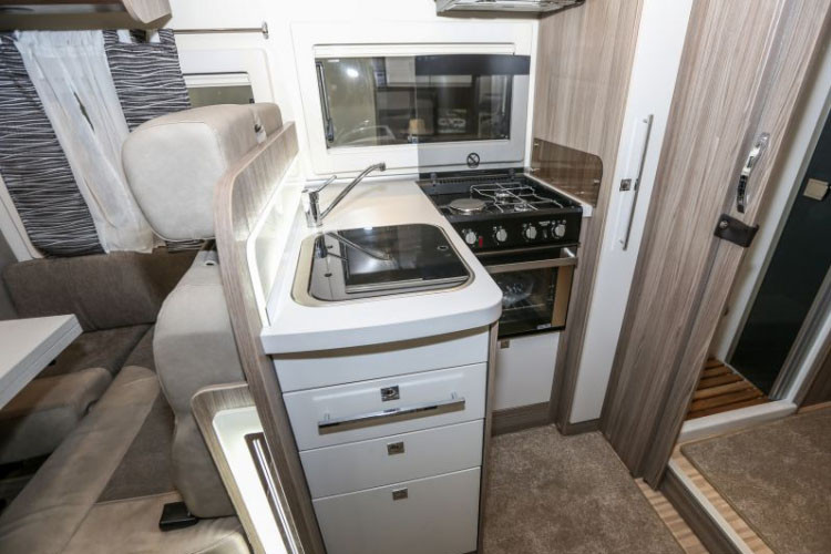 Không gian phòng bếp.