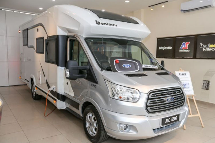 Ngôi nhà di động Ford này có đến 6 phiên bản khác nhau tùy theo lựa chọn của khách hàng và giá khá đắt đỏ từ 555.805 RM (khoảng 3,2 tỷ đồng).