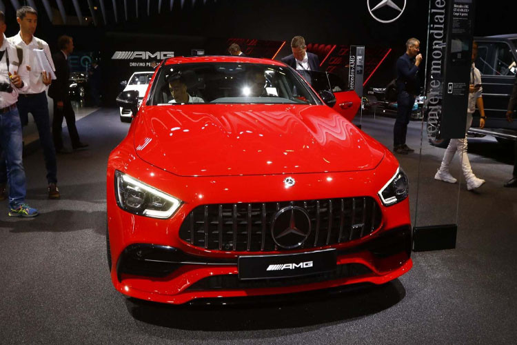 Phiên bản trưng bày tại triển lãm là Mercedes-AMG GT 4-Door 2019 mang phong cách coupe sang trọng. Xe được lấy cảm hứng thiết kế từ siêu xe Mercedes-AMG GT.