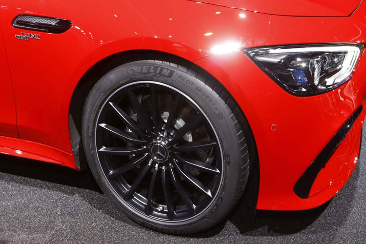 Mâm đa chấu có phần khác biệt so với bản concept được giới thiệu trước đó.