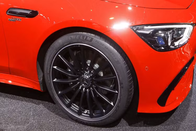 Mâm đa chấu có phần khác biệt so với bản concept được giới thiệu trước đó.