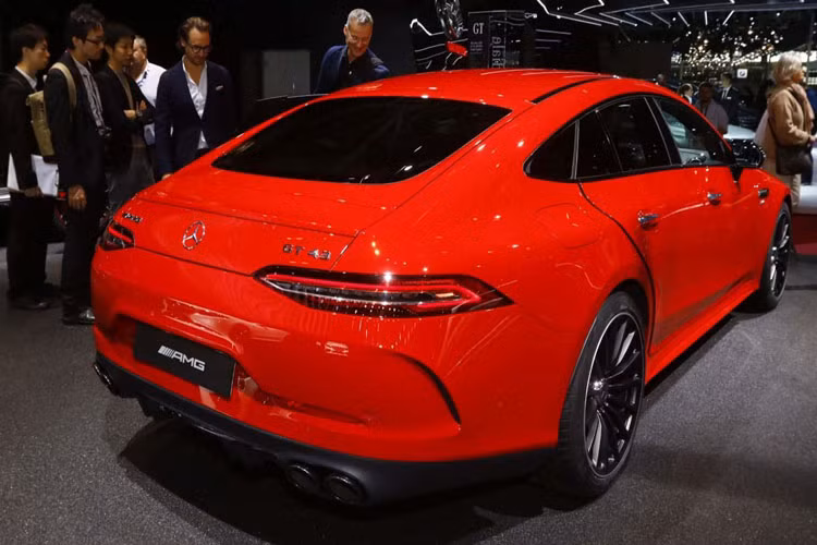 Mercedes-AMG GT 43 4MATIC+ trang bị động cơ xăng 6 xy-lanh thẳng hàng (I6) dung tích 3.0L sử dụng tăng áp, kết hợp sử dụng máy nén khí và sự trợ lực EQ Boost (nhằm loại bỏ độ trễ turbo - turbolag) cung cấp thêm 22 mã lực (16 kW) và 250 Nm trong một thời gian ngắn. Xe có công suất tối đa 367 mã lực (5.500v/p) + mô-men xoắn cực đại lên đến 500Nm (từ 1.800v/p).