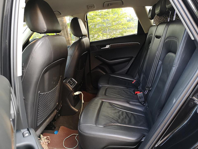 Hàng ghế sau rộng thoáng.