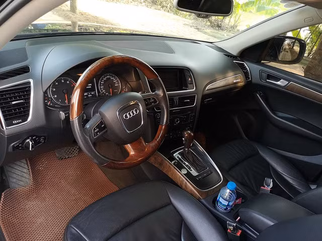 Nội thất bên trong xe không cũ nhiều so với số năm sử dụng.