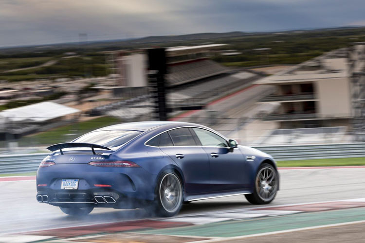 Bên cạnh đó, Mercedes-Benz AMG GT 4 cửa 2019 còn có sức mạnh đáng sợ lên đến 630 mã lực
