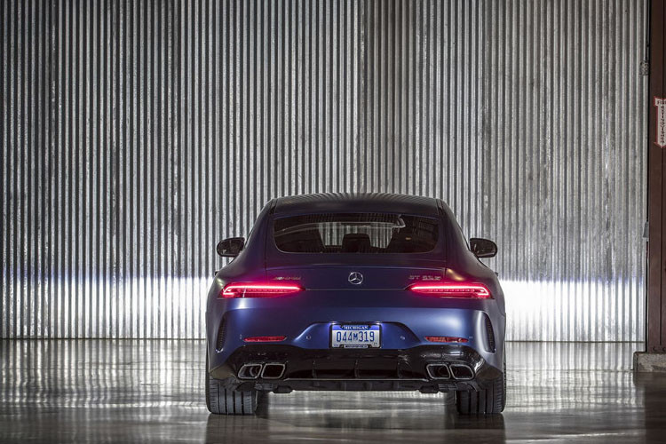 Tại Mỹ, Mercedes-Benz AMG GT 4 cửa sẽ được bán ra từ đầu năm 2019 (trừ biến thể AMG GT 43). Mức giá xe chưa được công bố cụ thể.