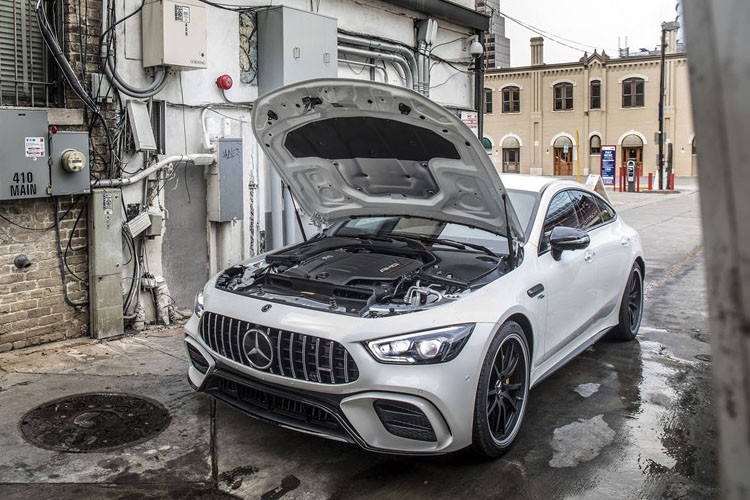 Biến thể AMG GT 43 4MATIC+ vẫn sở hữu động cơ tăng áp 6 xy-lanh 3.0L sản sinh công suất 362 mã lực, mô-men xoắn 500 Nm, tăng tốc 0-100 km/h trong 4,9 giây.