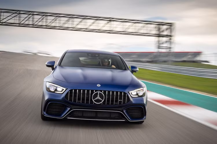 Sau hơn 6 tháng ra mắt lần đầu tại triển lãm Geneva Motor Show, mẫu siêu sedan Mercedes-Benz AMG GT 4 cửa vừa được lên dây chuyền sản xuất từ tháng 9.
