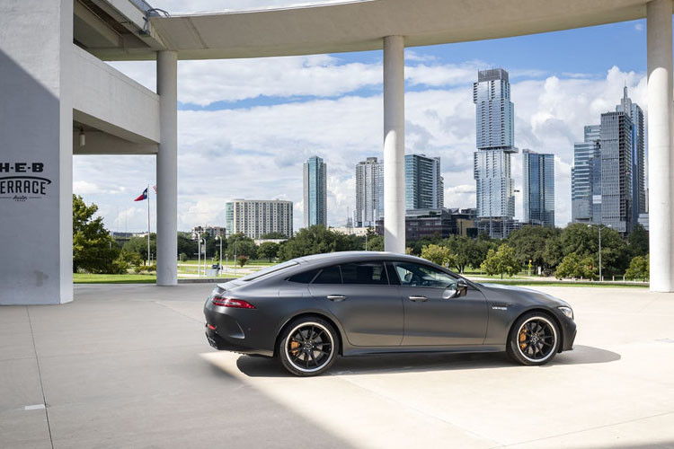 Cao cấp có biến thể AMG GT 63S sản sinh lên đến 630 mã lực và mô-men xoắn 899 Nm. Tuy nhiên một điểm chung là tất cả biến thể đều trang bị hộp số 9 cấp Speedshift và hệ dẫn động 4 bánh 4Matic+ của AMG.