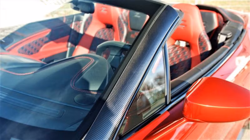 Vô-lăng thửa từ One 77.