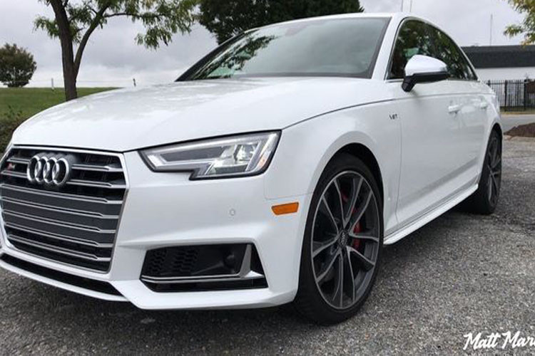 Audi S4 dù có giá 52.375 USD nhưng thời gian tăng tốc từ 0-100 km/h của Audi S4 bằng với Mercedes-AMG C 43 và BMW M2 Competition chỉ trong 4,2 giây, đó là nhờ vào khối động cơ V6 3,0 lít tăng áp, công suất tối đa 349 mã lực và mô-men xoắn 500 Nm.