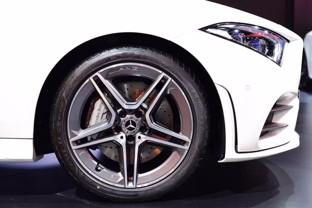 Bộ vành hợp kim 19 inch 5 chấu AMG.