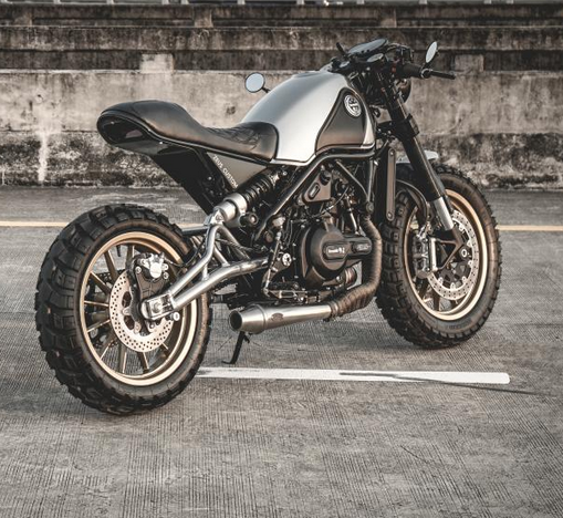 Chiếc xe môtô giá rẻ Benelli với biệt danh "Sư tử con" - Benelli Leoncino 500 mới đã lột xác theo phong cách Cafe Race cực chất qua bàn tay tài bà của hãng độ Zeus Custom nổi tiếng ở Thái Lan.